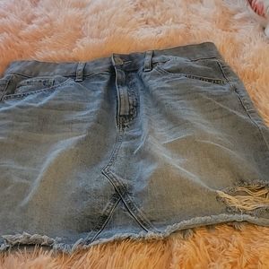 So size 13 denim fring ripped mini skirt